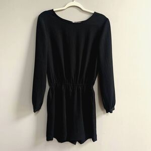 Aritzia Wilfred Romper Womens M Long Sleeve Black Minimalist Chic Resort Pockets